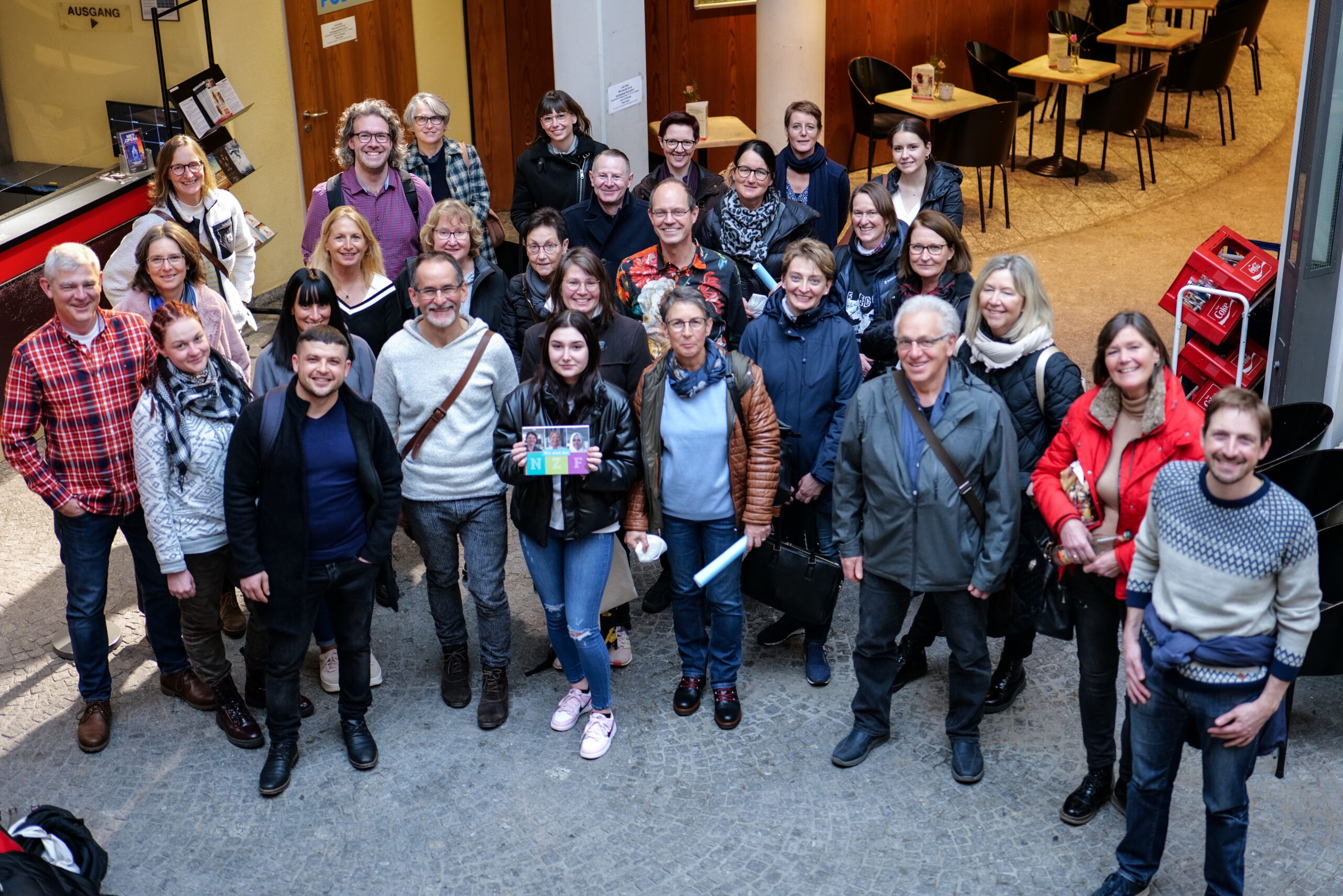 Das gesamte Team des Nierenzentrums Freiburg bei der Kino-Premiere des Recruiting-Films
