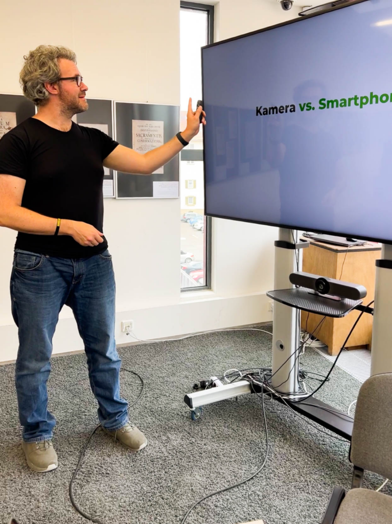 Arne Kocher von Schwarzwald Anker beim Video-Praxis-Workshop in Horb am Neckar