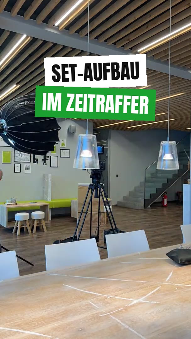 Set-Aufbau im Zeitraffer beim hitcom-Dreh