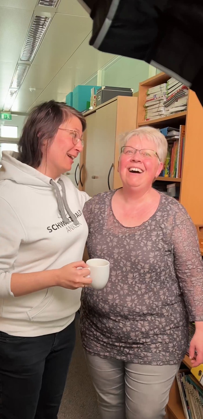 Adina Kocher mit einer Teilnehmerin beim Video-Praxis-Workshop